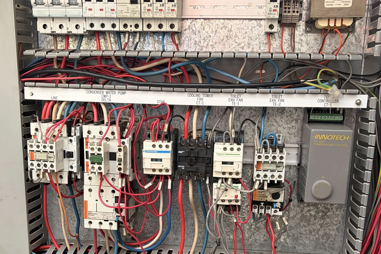 24/7 emergency HVAC response technician